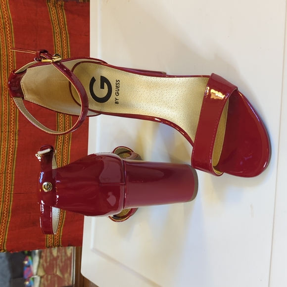 Guess patent leather sandals Clearance